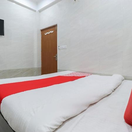 Oyo 69378 Trilok Dham Hotel Vrindāvan Buitenkant foto