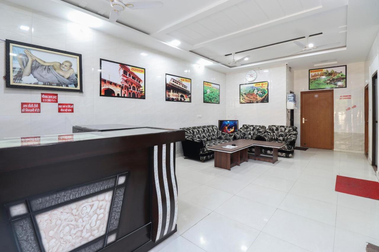 Oyo 69378 Trilok Dham Hotel Vrindāvan Buitenkant foto
