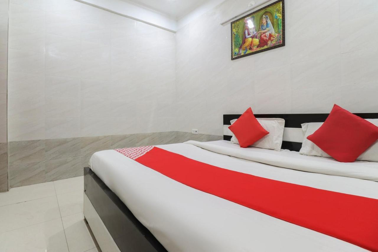 Oyo 69378 Trilok Dham Hotel Vrindāvan Buitenkant foto
