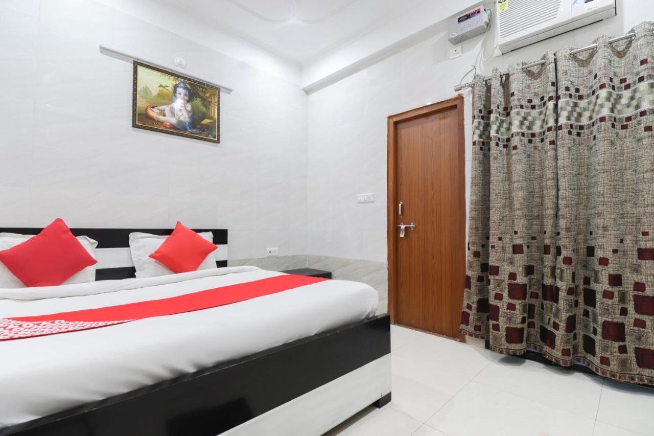 Oyo 69378 Trilok Dham Hotel Vrindāvan Buitenkant foto